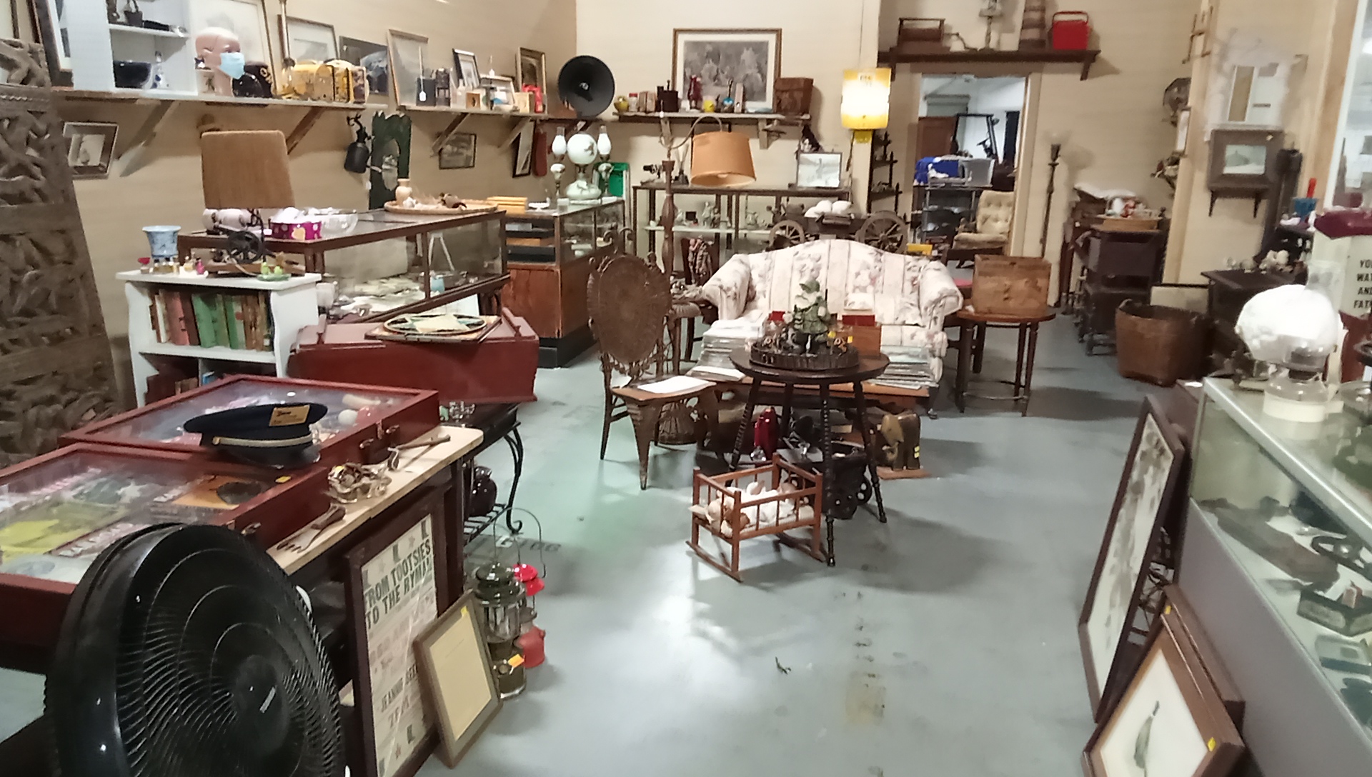 Red Light Antiques – P129-130-137 (was Antiques and This & That)